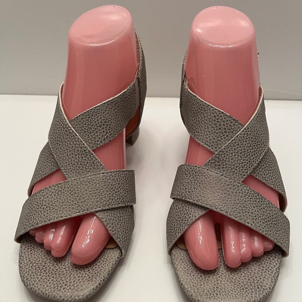 Abella true comfort tan chucky heeled sandal, size 7.5